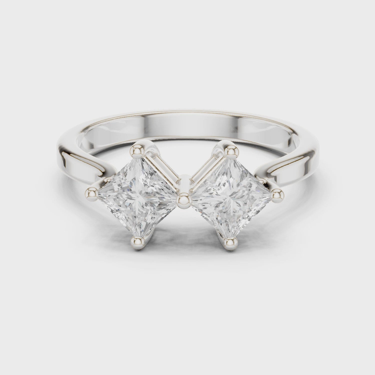 Video of white gold Toi et Moi ring highlighting double princess diamond setting